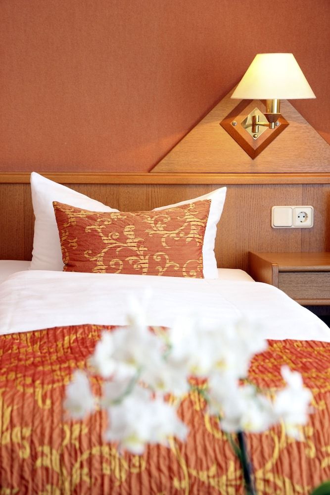 Standard Double Room, Balcony, Partial Ocean View