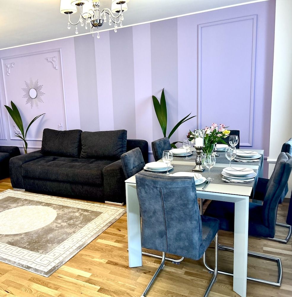 Leon Apartments