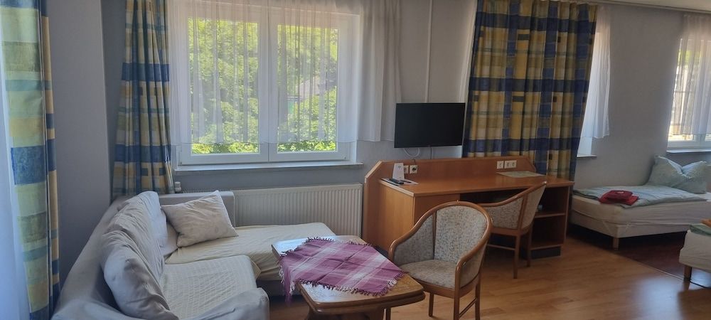 Pension am Filmpark Basic Quadruple Room 7