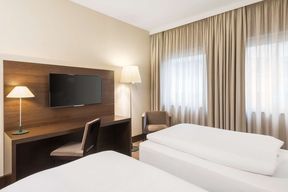 NH Düsseldorf Königsallee Standard Room 3