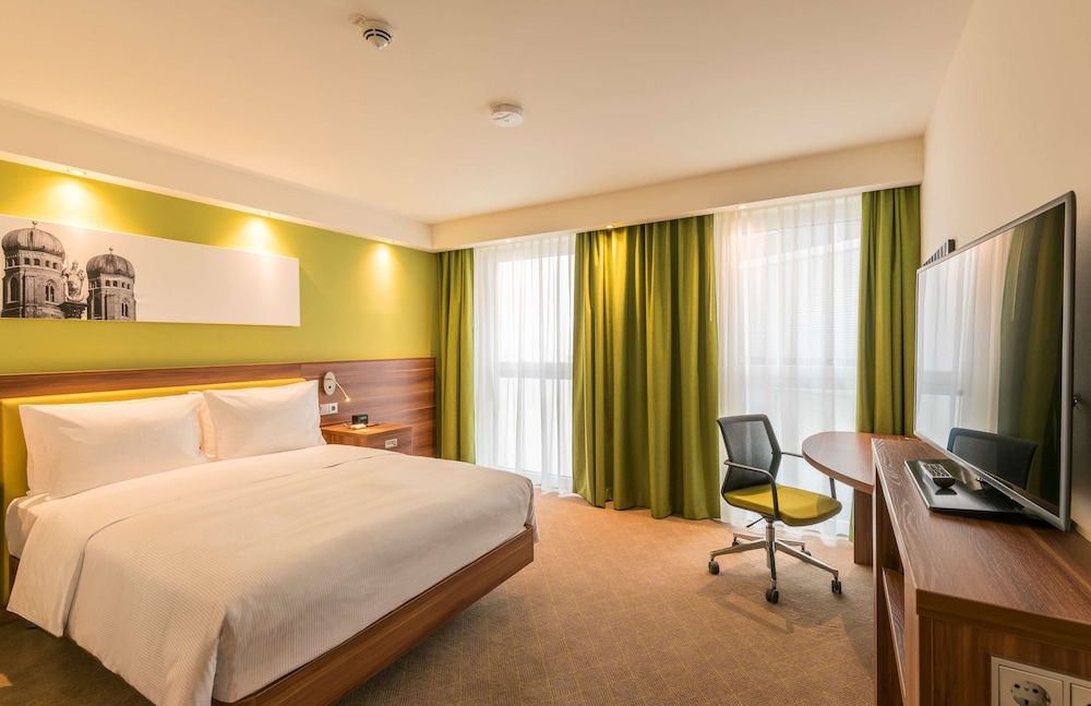 undefined Hampton by Hilton Munich City West 3
