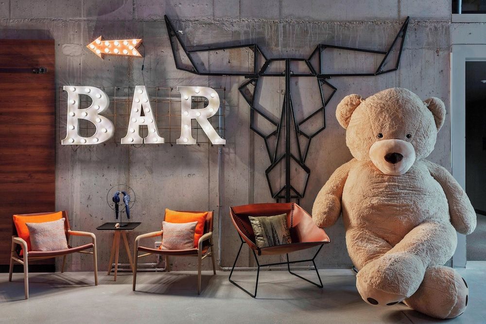 undefined Moxy Frankfurt City Center 5