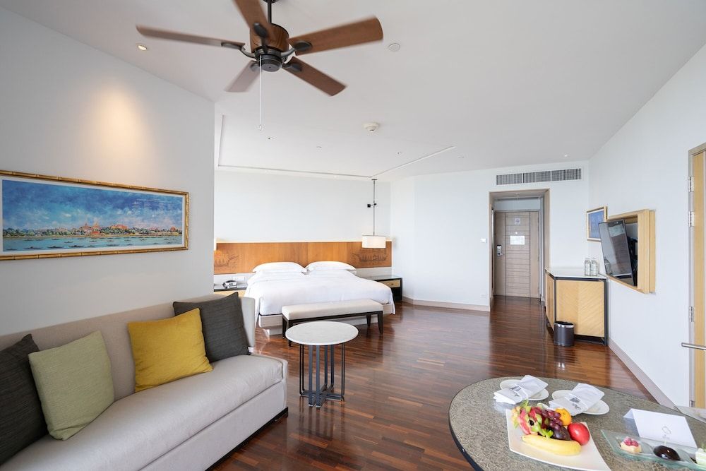 Junior Room, 1 King Bed, Club Lounge Access (Executive)