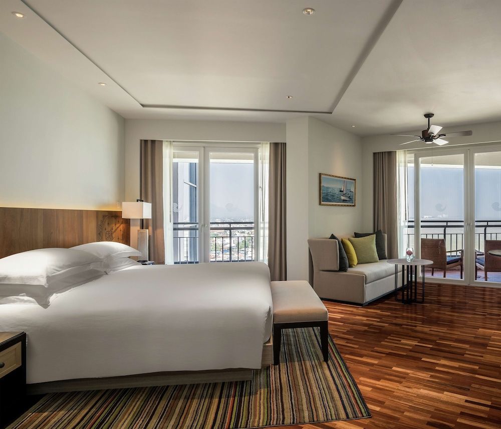 Junior Room, 1 King Bed, Club Lounge Access (Executive)