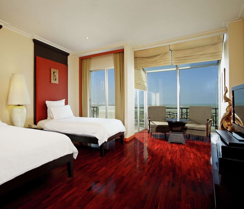 Presidential Suite, Club Lounge Access (Chakri)