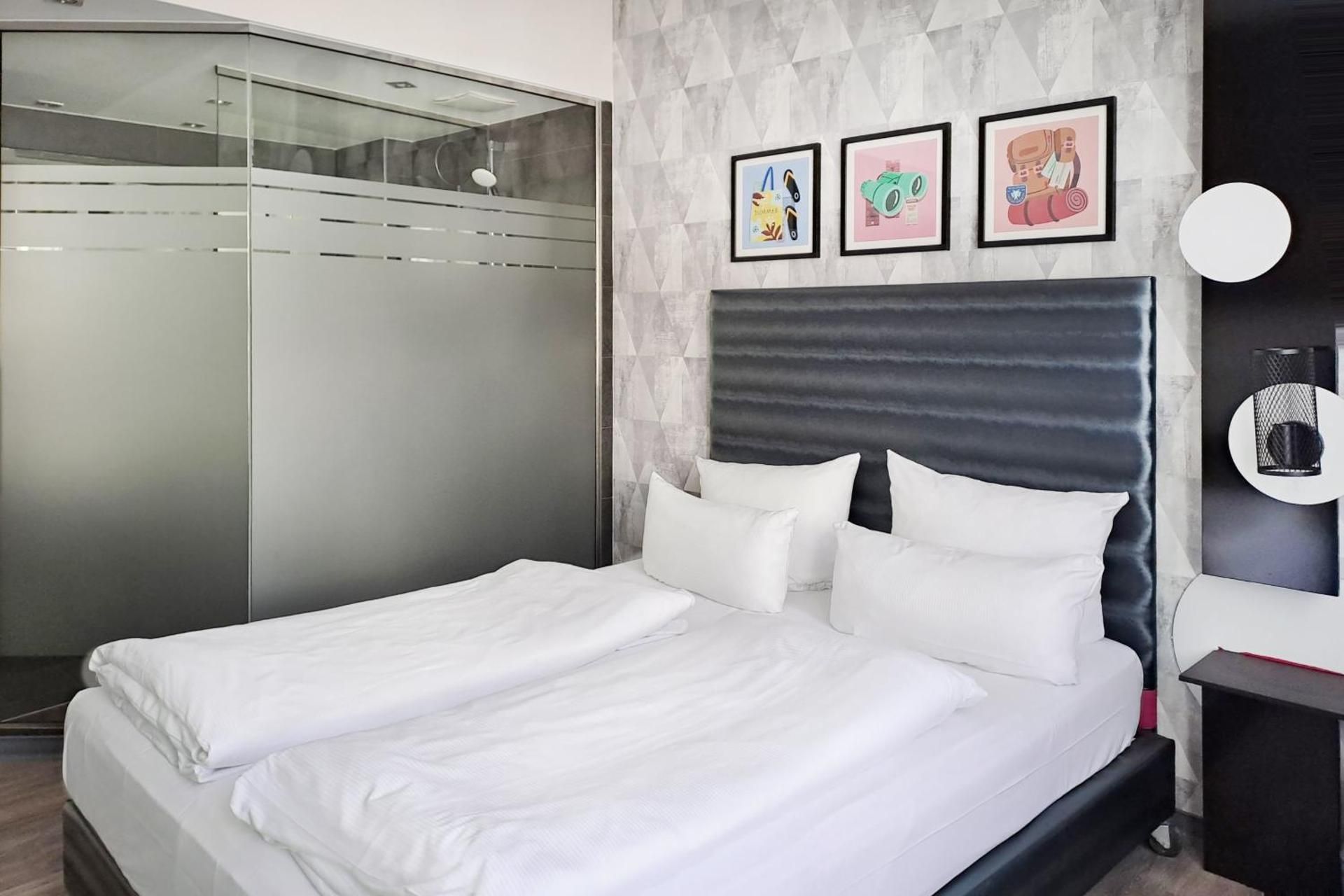 1 Queen Standard Balcony Outdoor Terrace