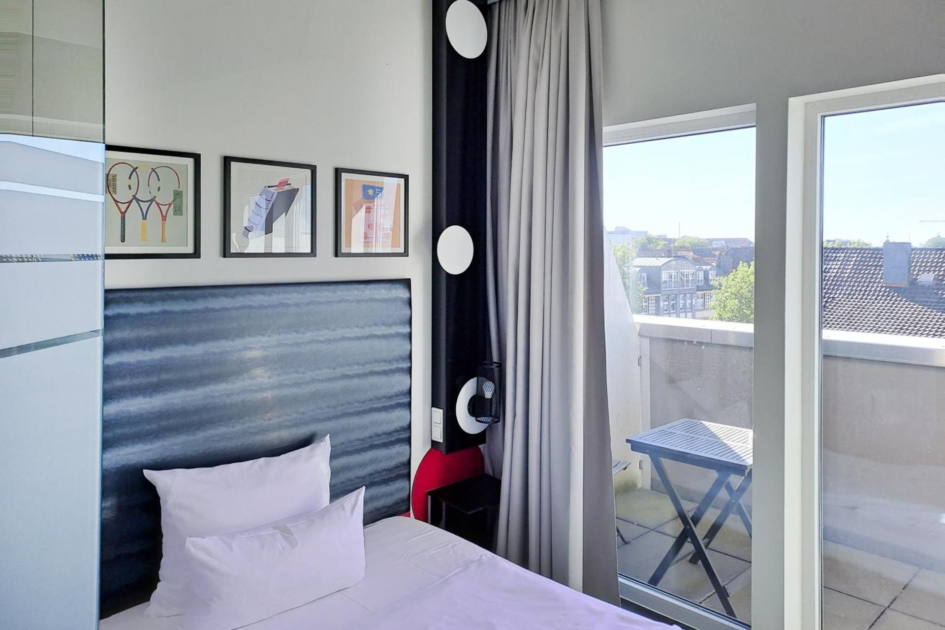 1 Double Cosy Balcony Top Floor