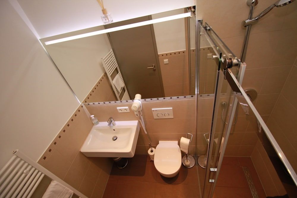 Slamba Hostel Augsburg Quadruple Room, Kitchenette 4