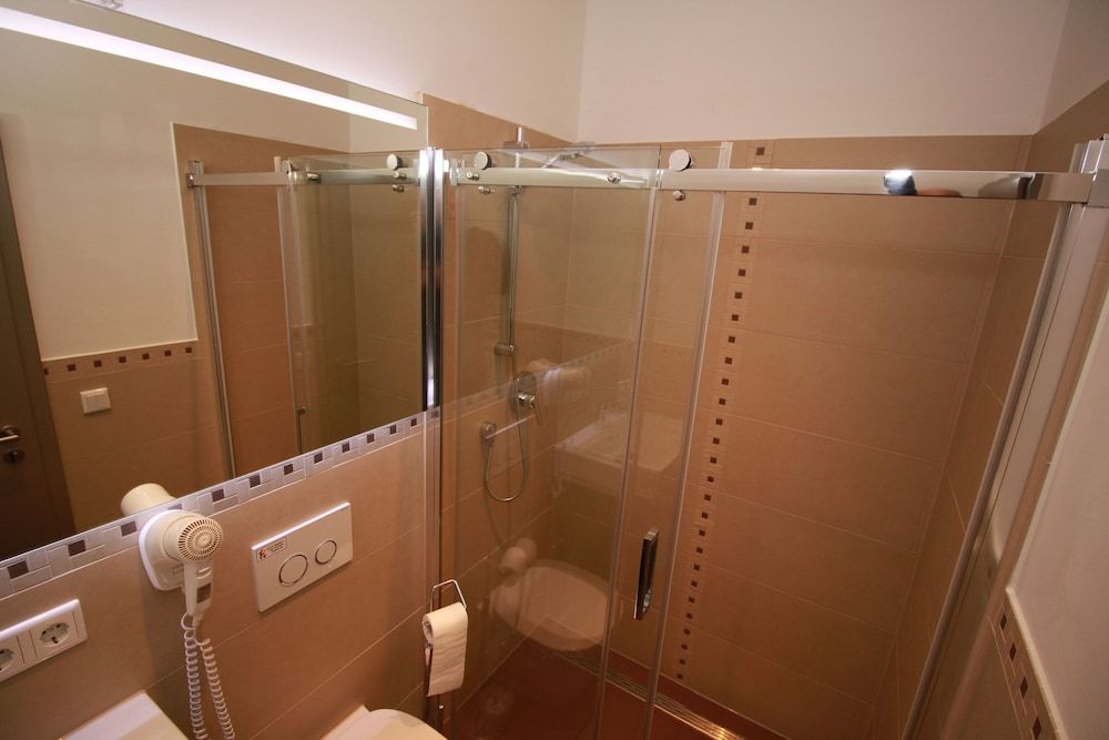 Slamba Hostel Augsburg Triple Room, Kitchenette 4