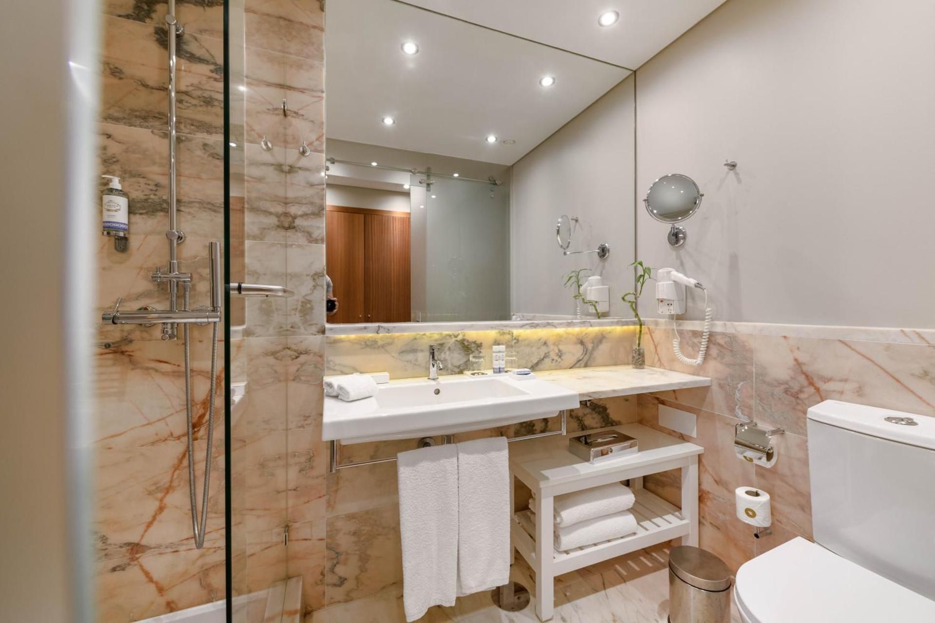 Triple Room Vintage with River View and Balcony