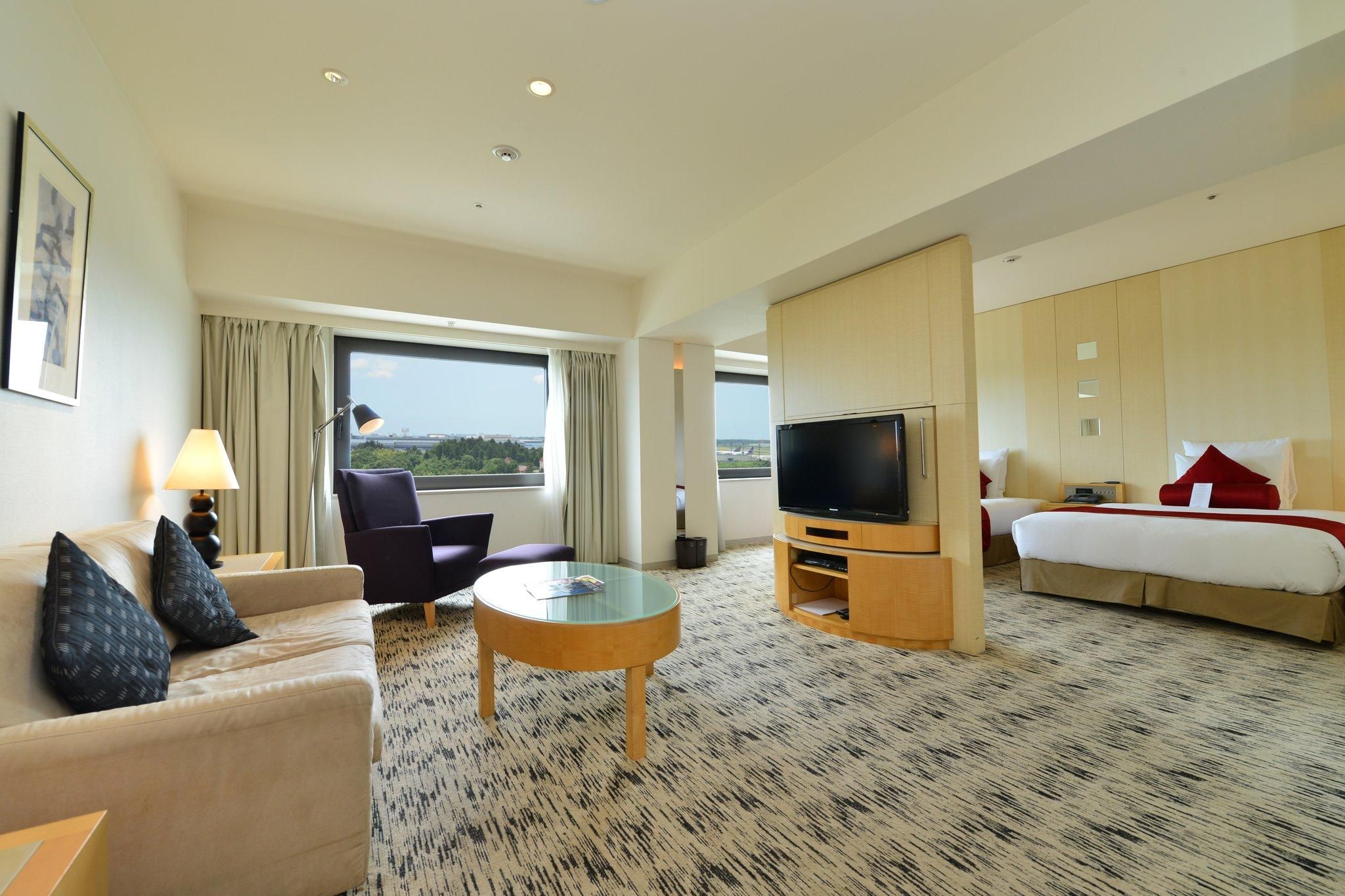 2 Double Beds Junior Suite Airport View