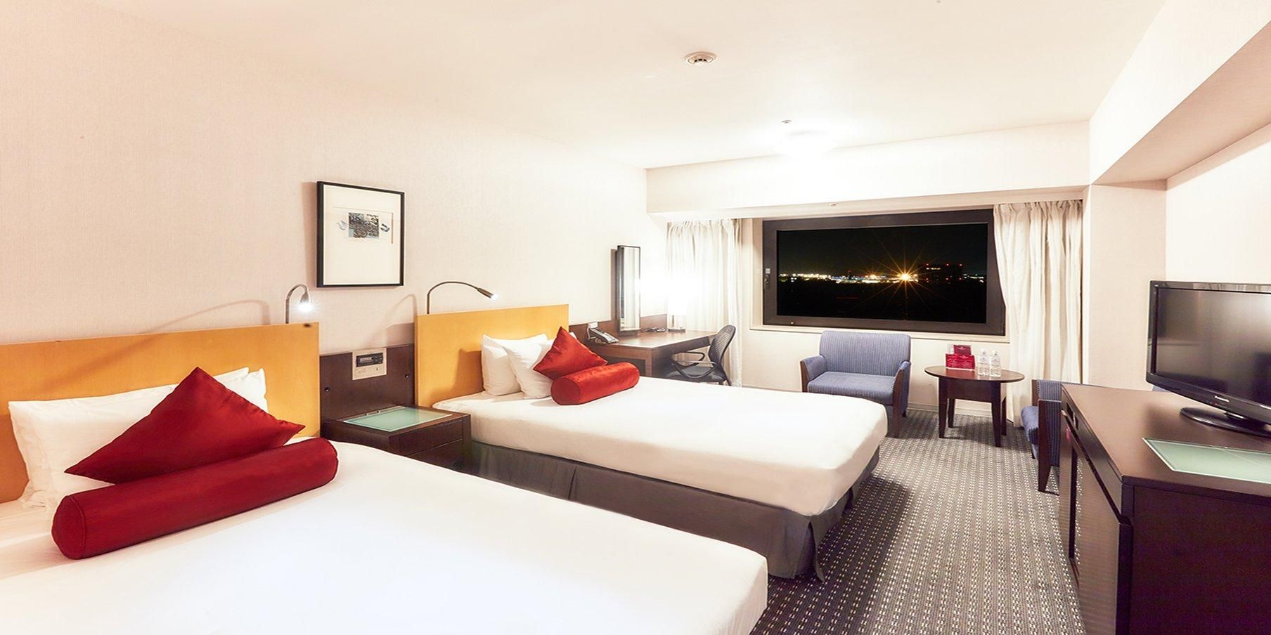 2 Single Beds Standard Airport View