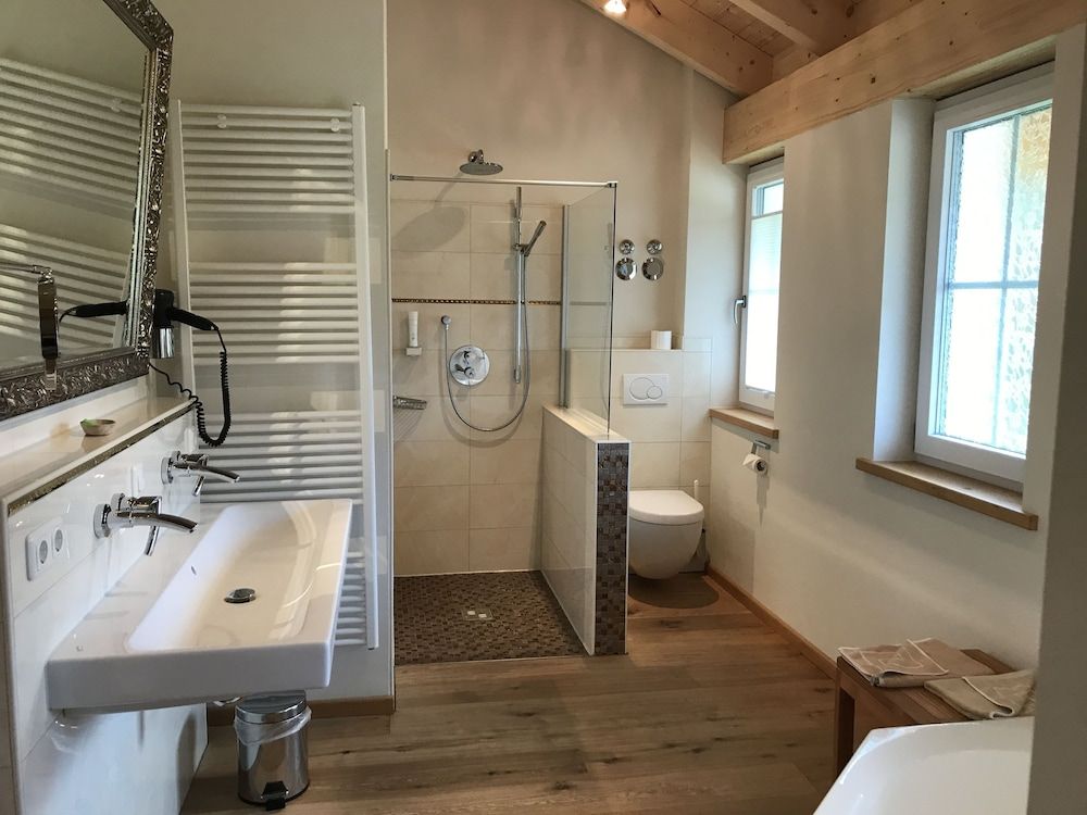 Landhaus Kössel Deluxe Suite, 1 King Bed, Bathtub, Mountain View 7