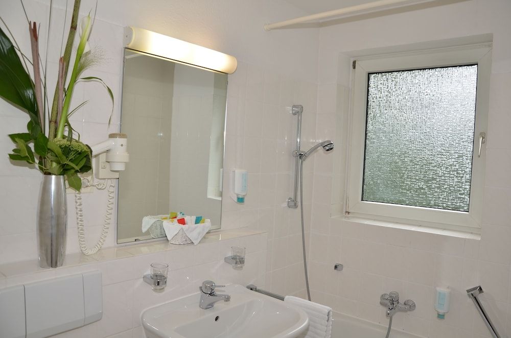 Concorde Hotel Viktoria Standard Single Room 3