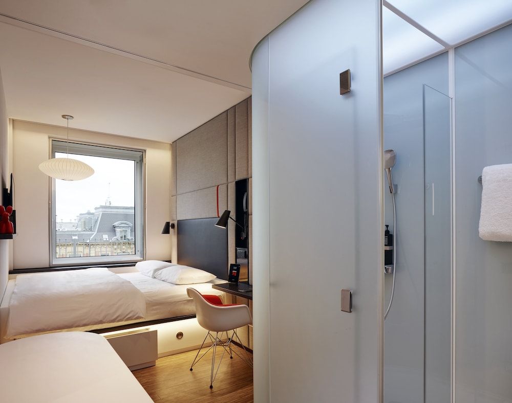 citizenM Copenhagen Radhuspladsen Room, 1 King Bed 9