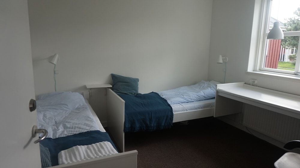 Kaløvig Badehotel Basic Room, 2 Twin Beds, Shared Bathroom 2