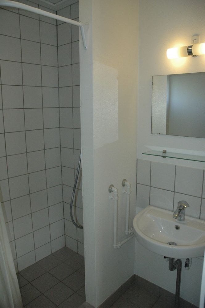 Kaløvig Badehotel Basic Room, 2 Twin Beds, Shared Bathroom 5