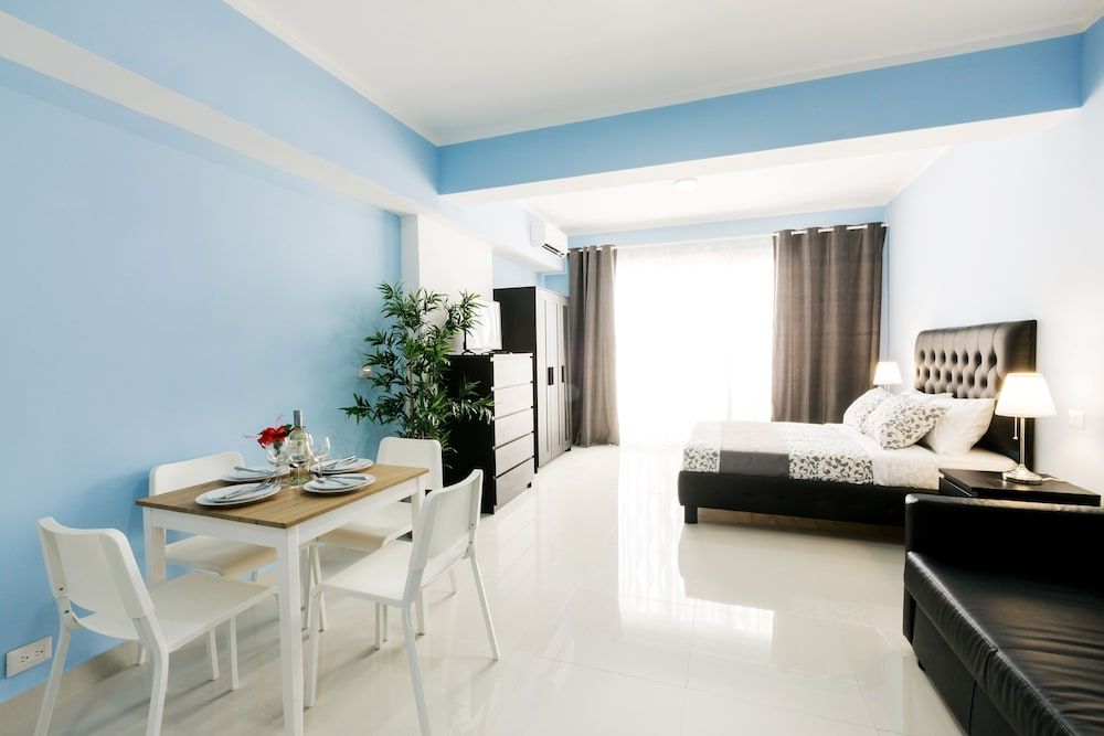 Deluxe Master Suite - Extra Pool Access & Beach Club Access