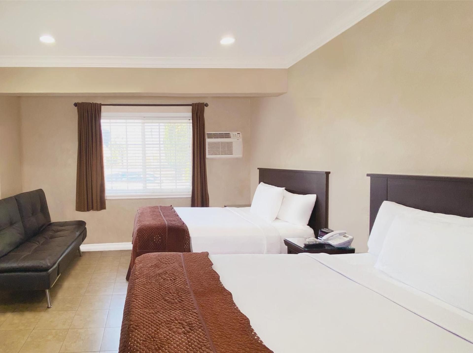 Deluxe Queen Room with Two Queen Beds