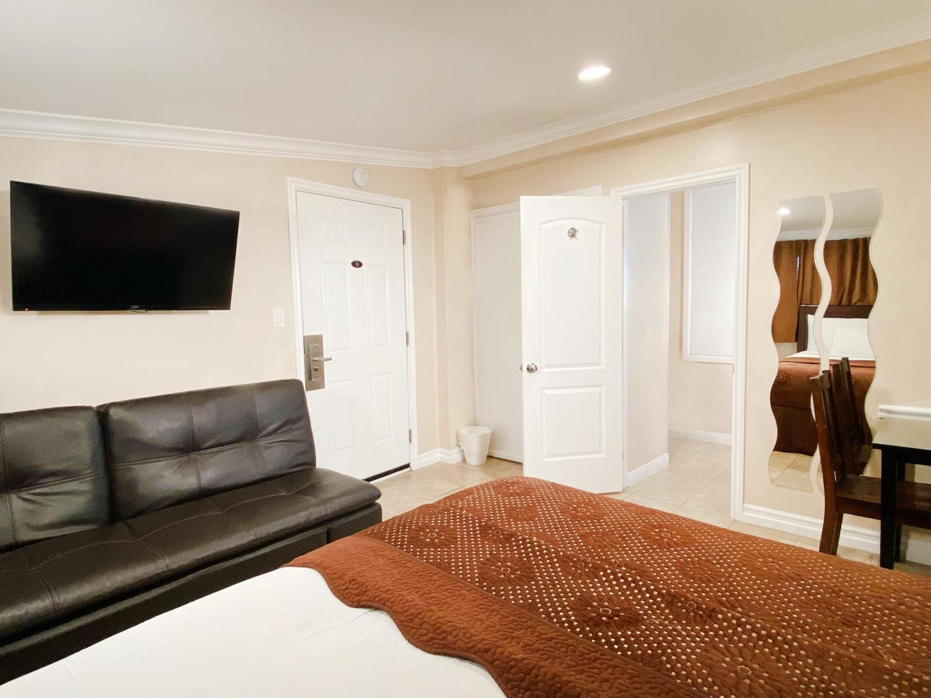 Deluxe Queen Room