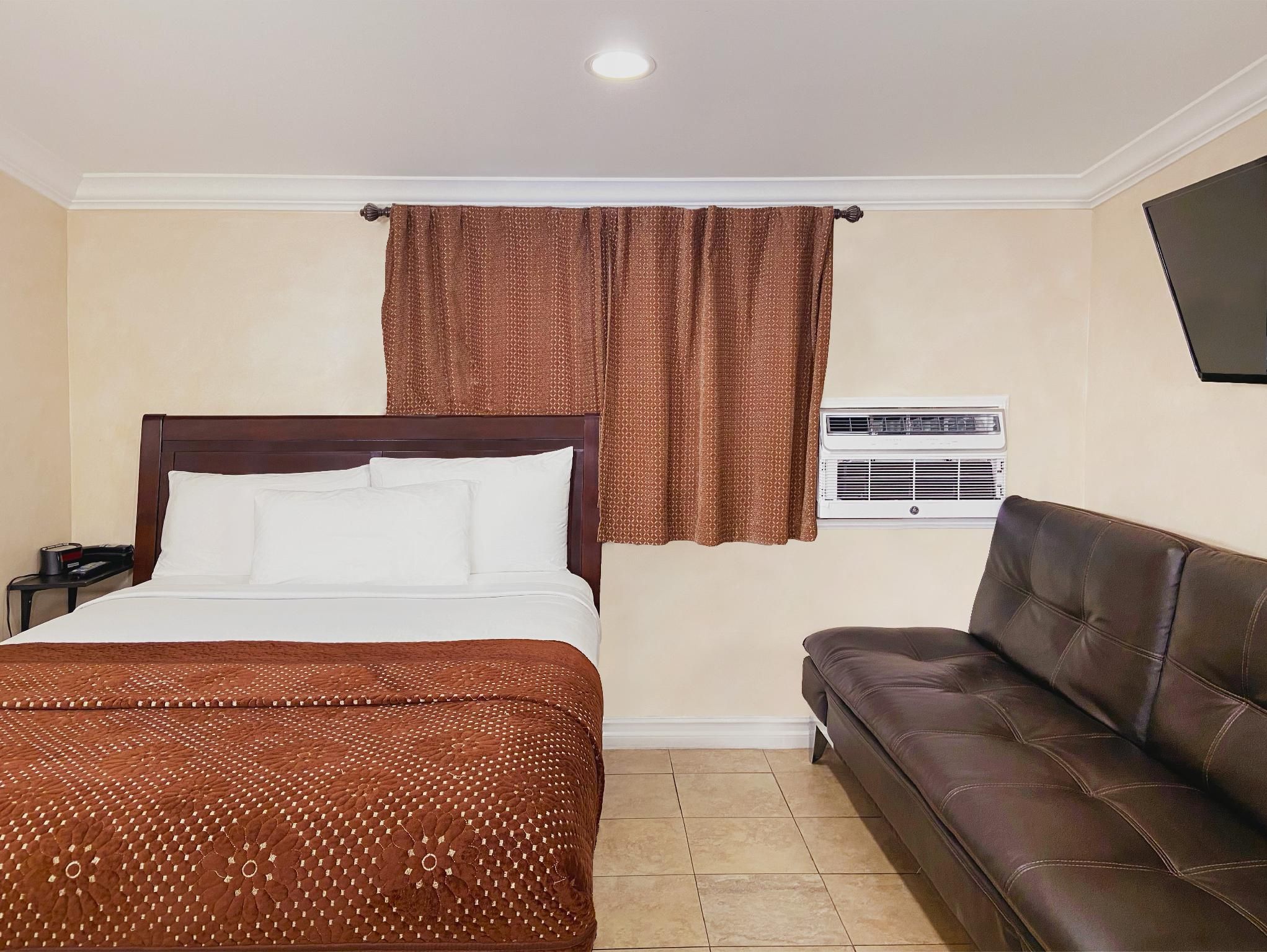 Deluxe Queen Room