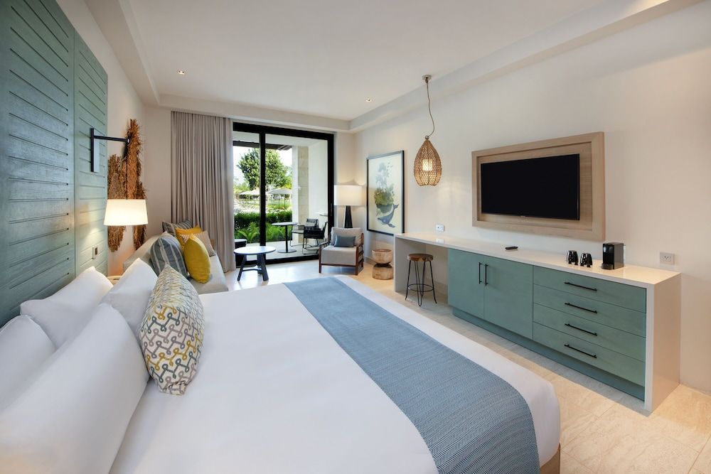 Adults King - Pool View Junior Suite
