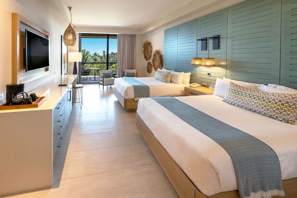Adults Queen - Tropical Junior Suite