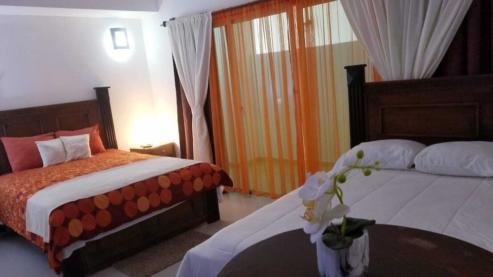 Figaro Hotel Boutique Deluxe Room 2