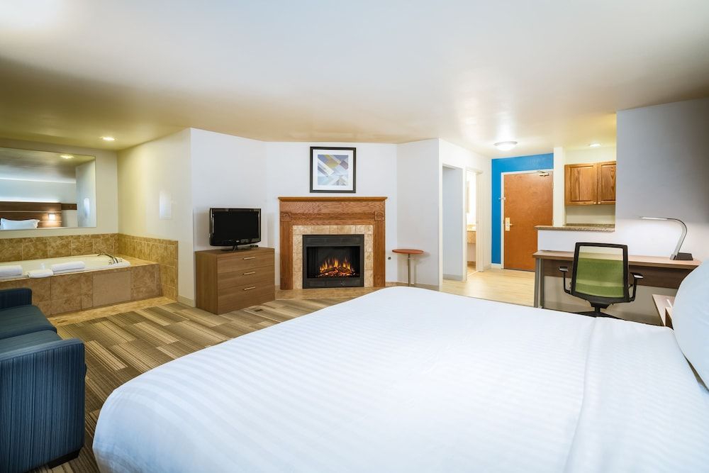 Suite, 1 King Bed with Sofa bed (Extra Floor Space)