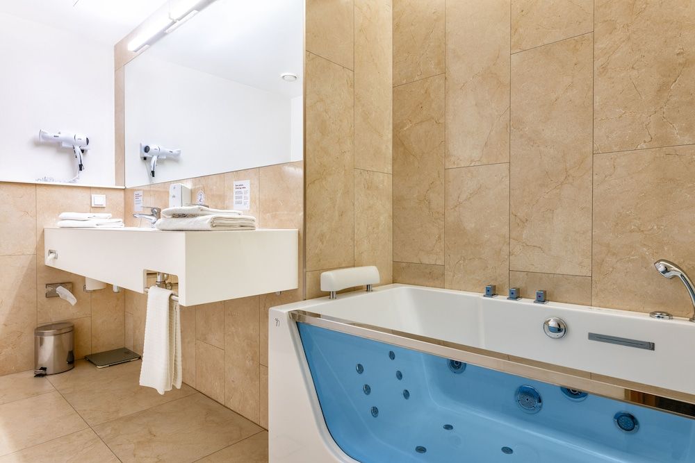 Metropol Spa Hotel Suite, Balcony 5