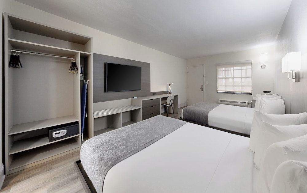 Avanti International Resort Deluxe Room, 2 Queen Beds 2