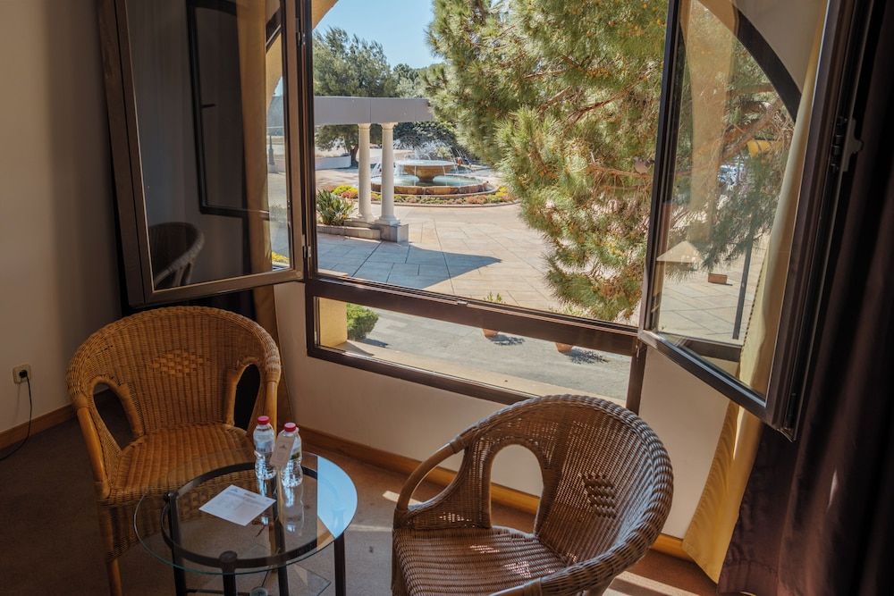 Hotel Termes Montbrio Superior Quadruple Room 5