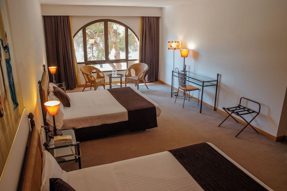 Hotel Termes Montbrio Superior Quadruple Room 3