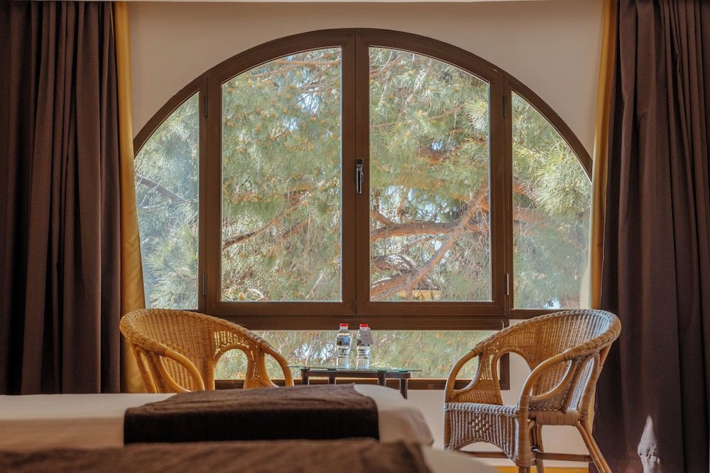 Hotel Termes Montbrio Superior Quadruple Room 4