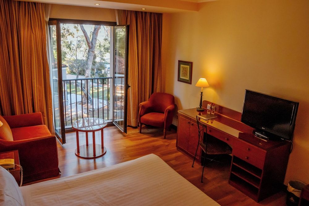 Hotel Termes Montbrio Deluxe Double or Twin Room 6