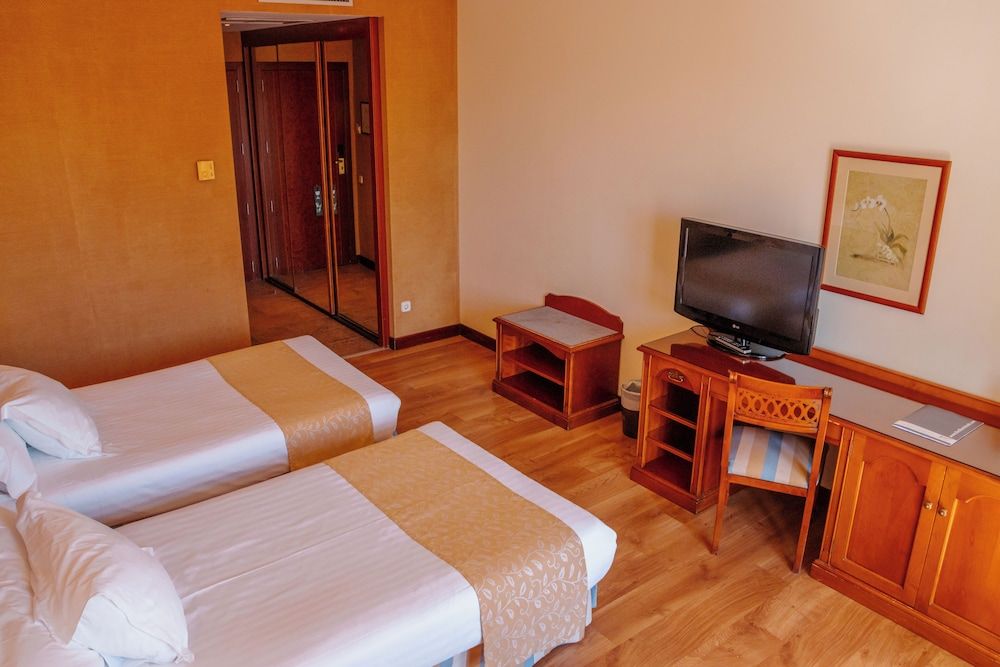 Hotel Termes Montbrio Deluxe Double or Twin Room 5