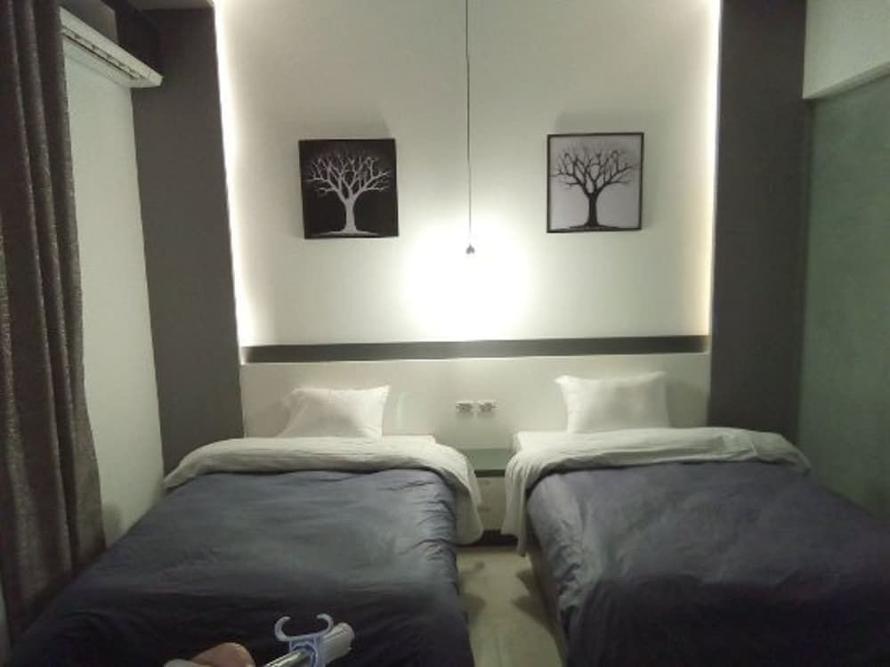 Azar Boutique Hotel Double Room, 1 Queen Bed, Private Bathroom 3