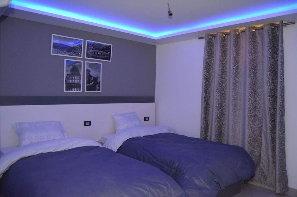 Double Room, 2 Twin Beds, Private Bathroom