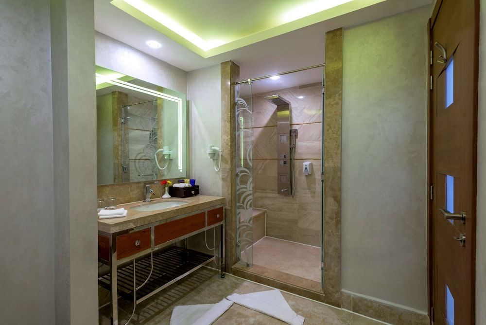 Pickalbatros Sea World Resort - Marsa Alam Family Room, Pool View 4