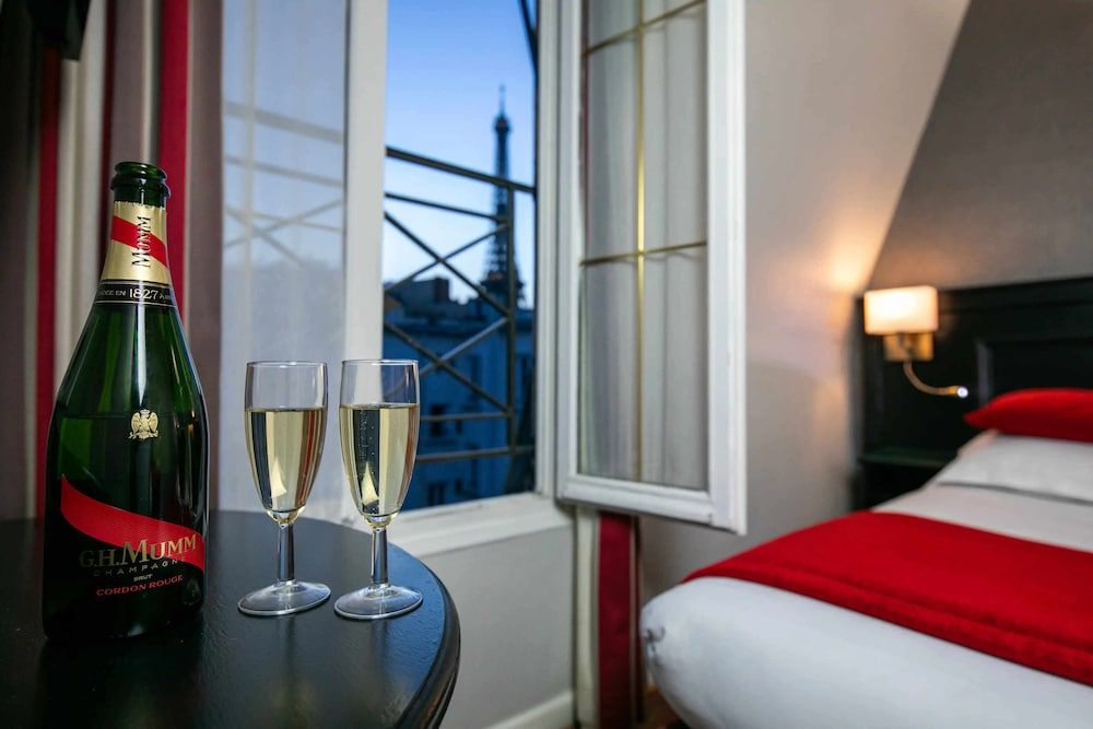 Eiffel Rive Gauche Double Room (View of the Eiffel Tower) 5