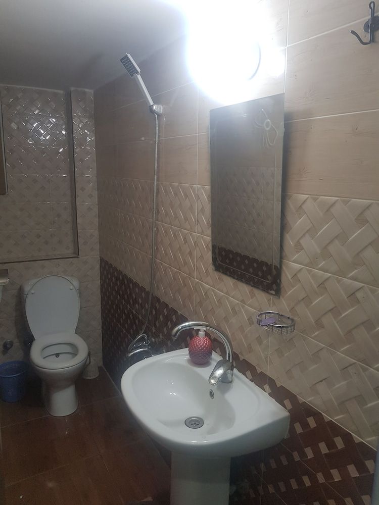 Downtown Inn Double Room, Shared Bathroom 5