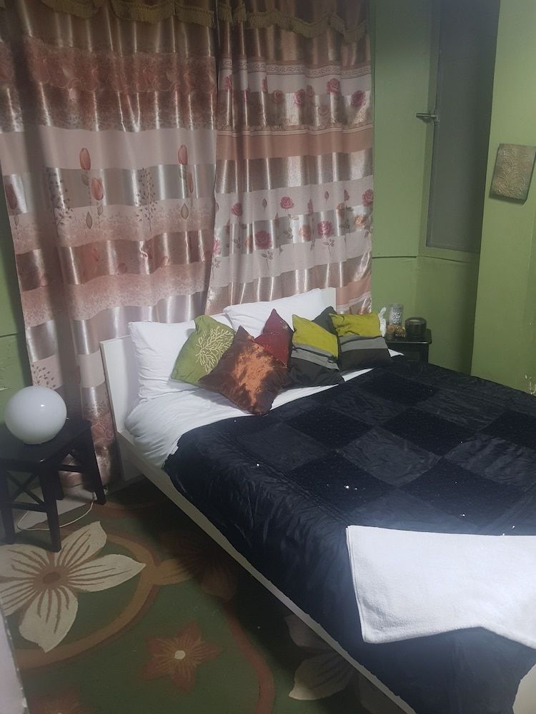 Downtown Inn Double Room, Shared Bathroom 2