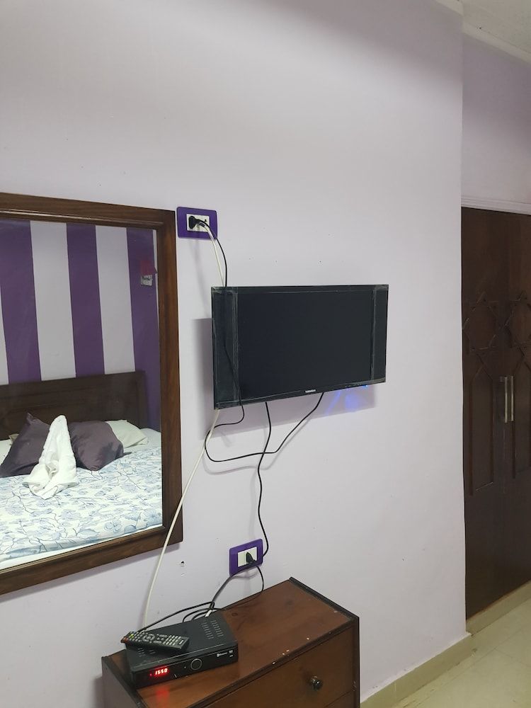 Downtown Inn Double Room, Shared Bathroom 6