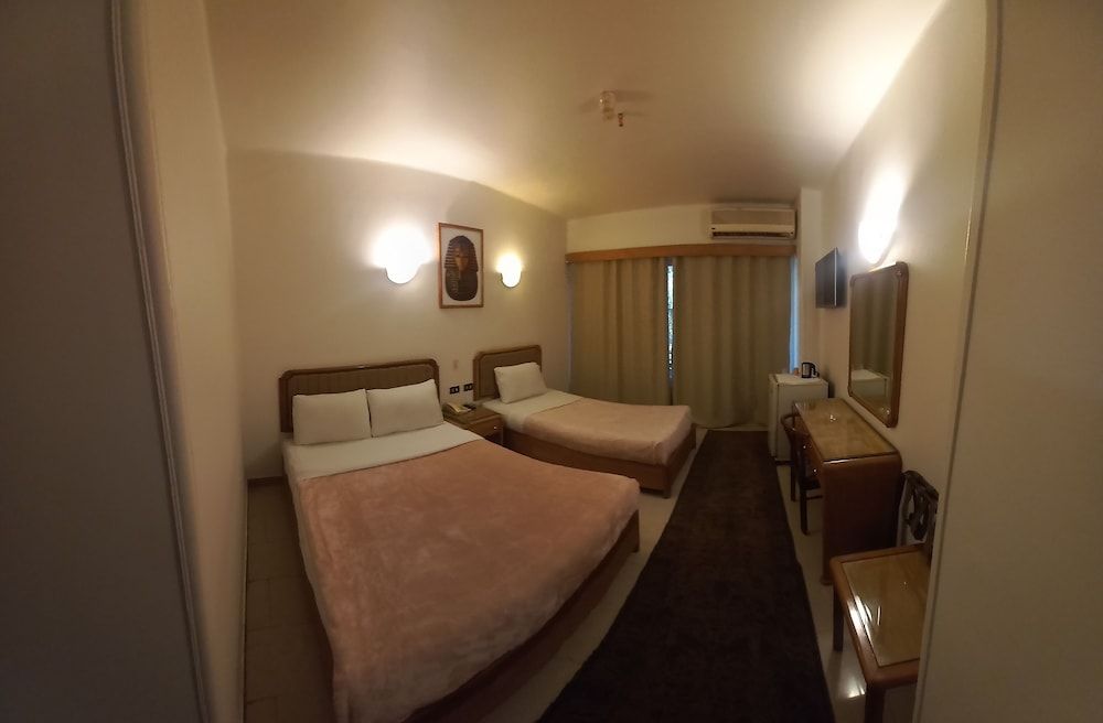 New Pola hotel Deluxe Double Room Single Use, 2 Twin Beds, River View
