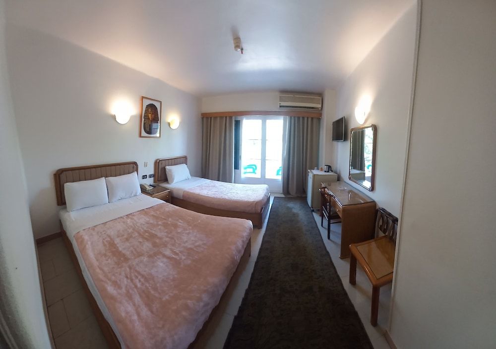 New Pola hotel Deluxe Double Room Single Use, 2 Twin Beds, River View 2