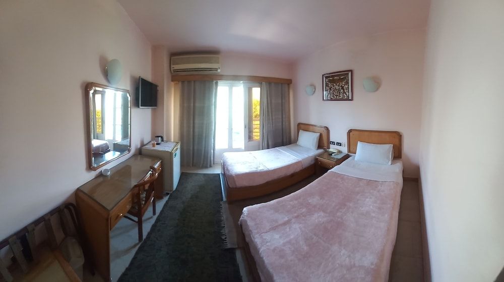 New Pola hotel City Twin Room, 2 Twin Beds, City View 2