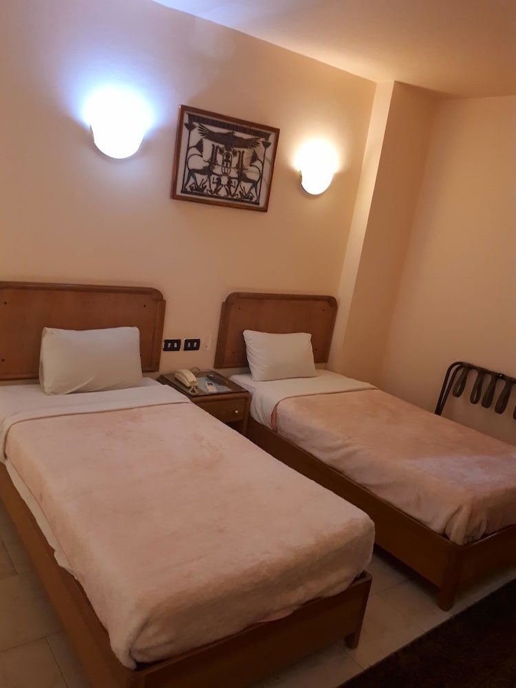 New Pola hotel City Twin Room, 2 Twin Beds, City View