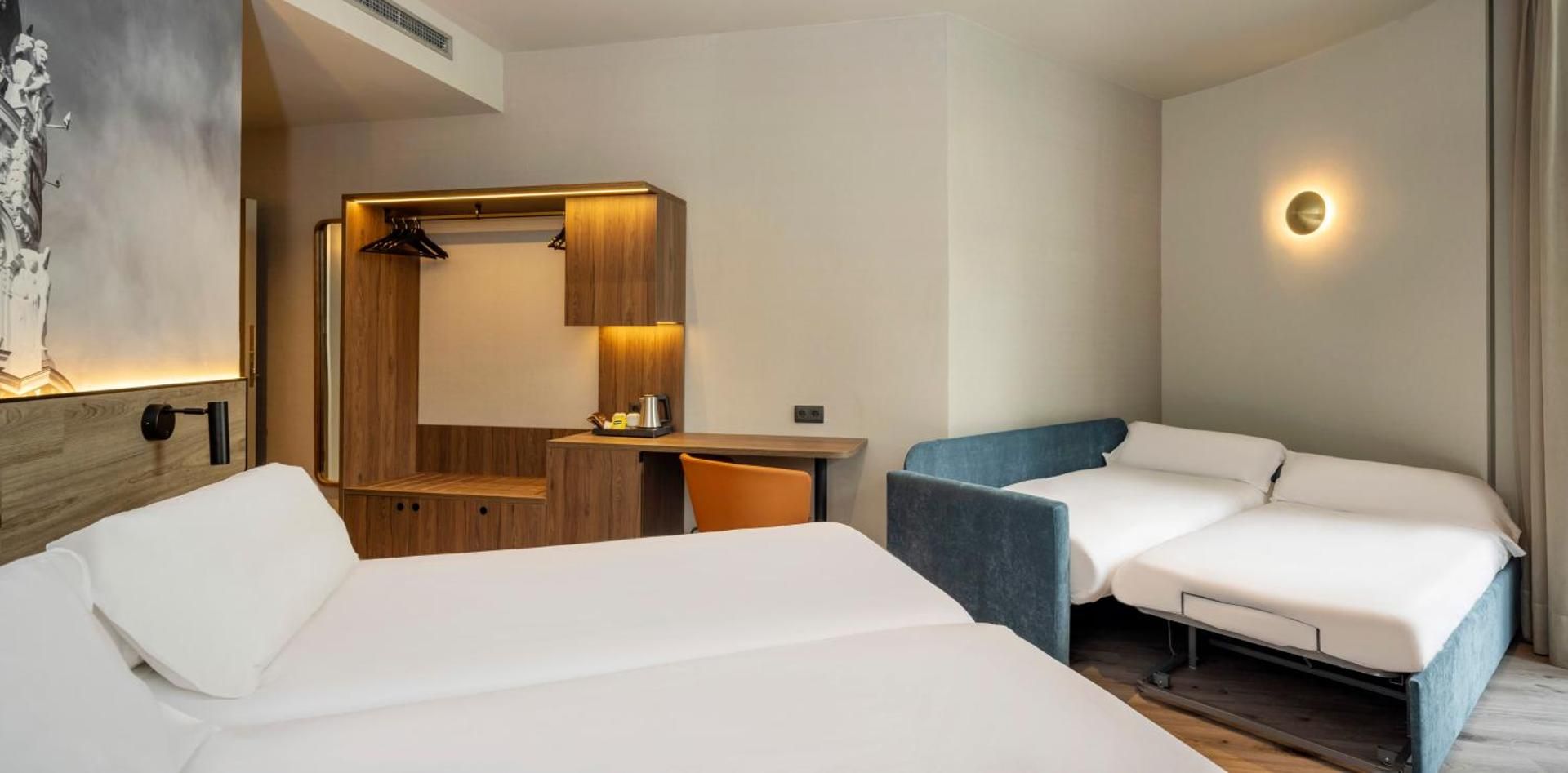 Quadruple Room with City View