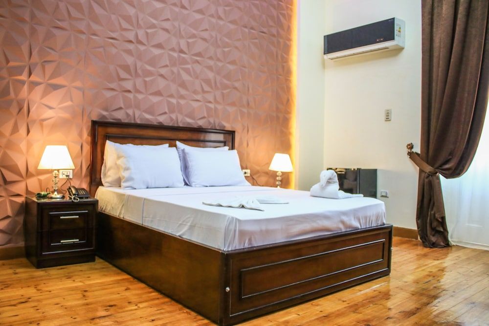 Midtown Hostel Deluxe Double Room, City View 7