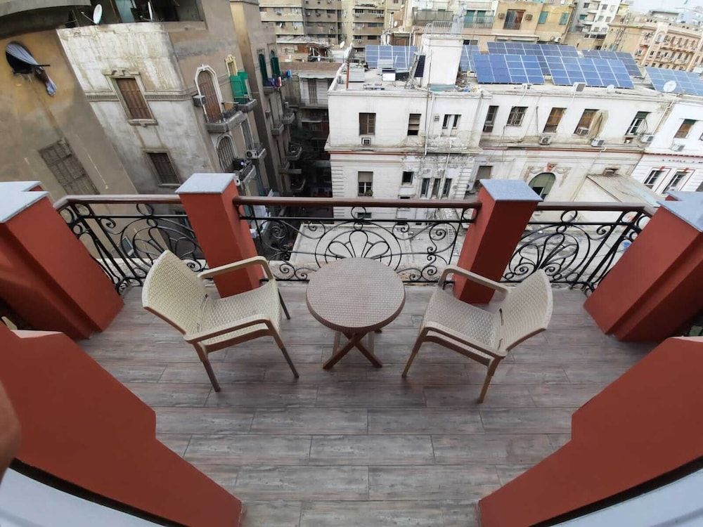 Midtown Hostel Deluxe Double Room, City View 11